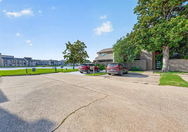 Photo 4 of Townhouse for sale at 4018 Knollcrest Dr, Montgomery, TX 77356 | MLS# 72456589 | Listing updated on 2026-09-04