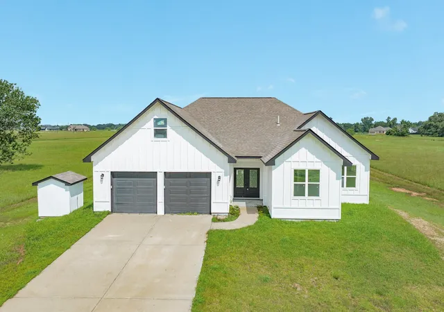 Photo 1 of Single family home for sale at 302 Colt Trl, Angleton, TX 77515 | MLS# 97563954 | Listing updated on 2026-09-18