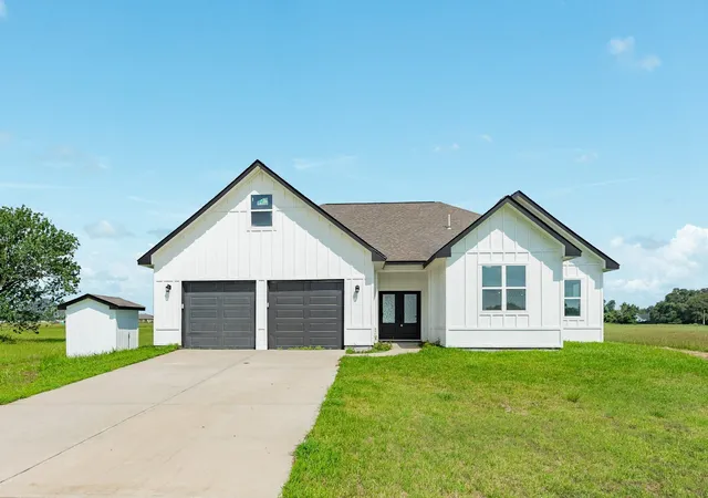 Photo 2 of Single family home for sale at 302 Colt Trl, Angleton, TX 77515 | MLS# 97563954 | Listing updated on 2026-09-18
