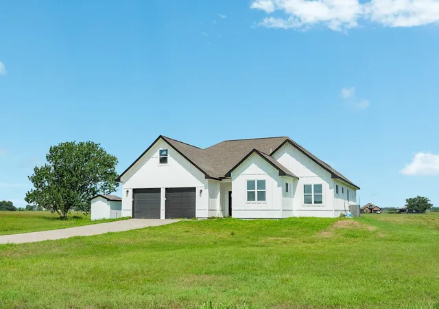 Photo 3 of Single family home for sale at 302 Colt Trl, Angleton, TX 77515 | MLS# 97563954 | Listing updated on 2026-09-18