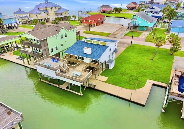 2nd image of 333 Schooner Dr, Freeport, TX 77541 | MLS# 24184956