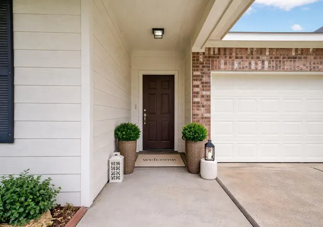 Photo 2 of Single family home for sale at 311 Volute Dr, Rosharon, TX 77583 | MLS# 21862194 | Listing updated on 2026-09-14