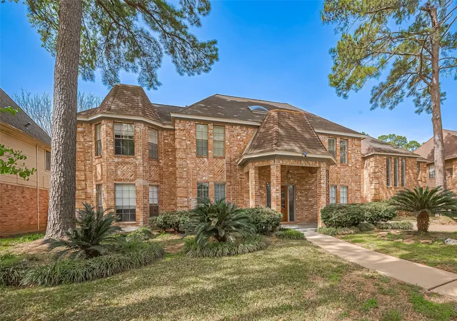 2nd image of 18307 Champion Forest Dr, Spring, TX 77379 | MLS# 31624236