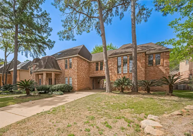 3rd image of 18307 Champion Forest Dr, Spring, TX 77379 | MLS# 31624236