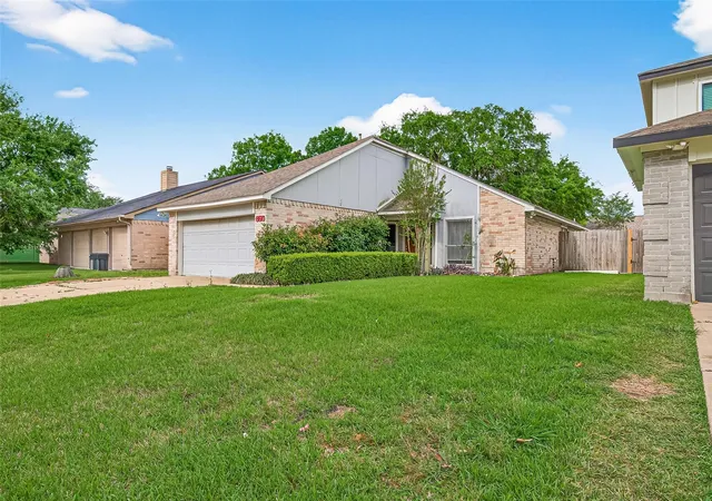 Photo 2 of Sale Pending at 6510 Paso Del Sol Dr, Houston, TX 77083 | MLS# 97296950 | Listing updated on 2026-09-17