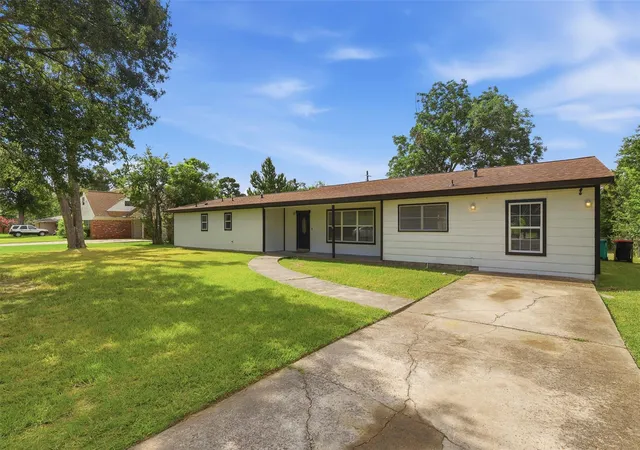 Homes for sale in Baytown, TX | 102 Tanglewood St, Baytown, TX 77520 | MLS# 66424585