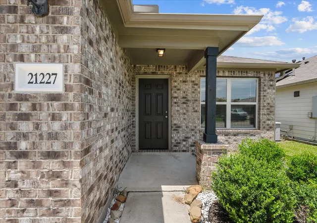 Photo 2 of Sale Pending at 21227 Trumpet Lily Trl, Tomball, TX 77377 | MLS# 70486046 | Listing updated on 2026-08-30
