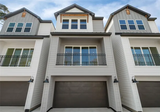 2nd image of 826 Curtin St #D, Houston, TX 77018 | MLS# 88873255