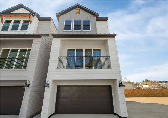 3rd image of 826 Curtin St #D, Houston, TX 77018 | MLS# 88873255