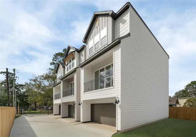 4th image of 826 Curtin St #D, Houston, TX 77018 | MLS# 88873255