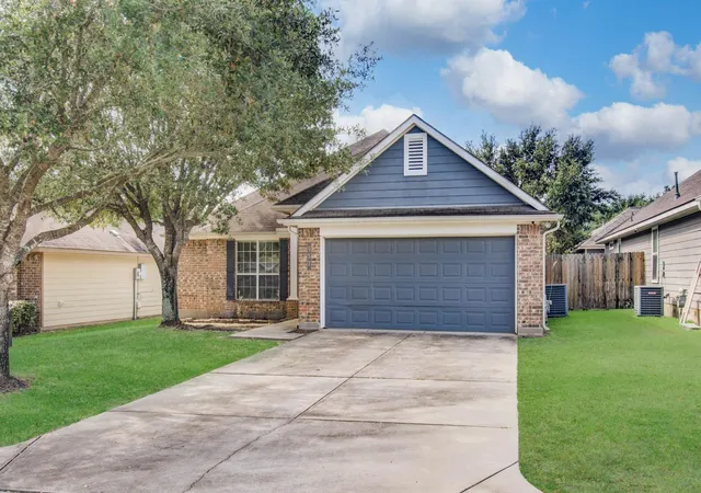 Photo 1 of Single family home for sale at 957 Oak Ter Dr, Willis, TX 77378 | MLS# 42980657 | Listing updated on 2026-07-17