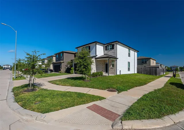Photo 2 of Single family home for sale at 7327 Concorde Field Dr, Houston, TX 77075 | MLS# 442956 | Listing updated on 2026-09-06