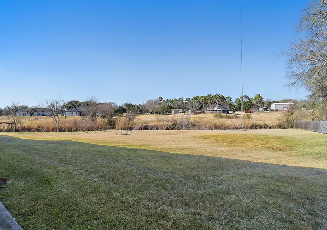 4th image of 1306 Spring Branch Dr, Baytown, TX 77523 | MLS# 8462148