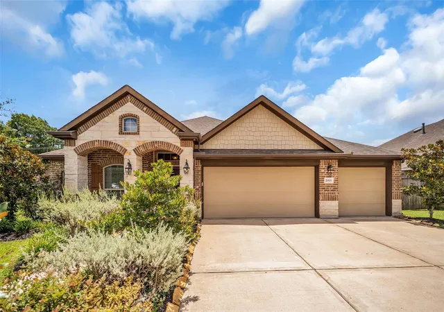 Photo 2 of Sale Pending at 2003 Pine Ledge Rd, Houston, TX 77089 | MLS# 89747858 | Listing updated on 2026-09-18