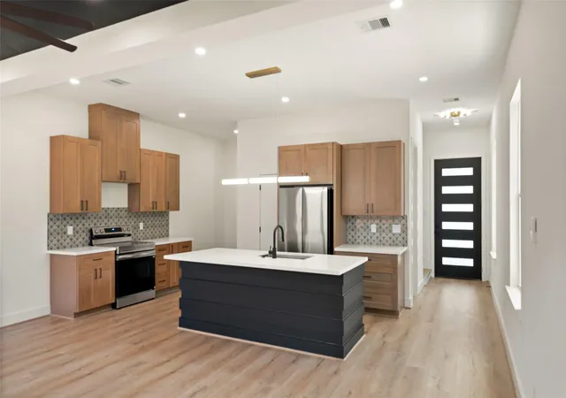 Photo 3 of Multi family home for sale at 307 Quitman St, Houston, TX 77009 | MLS# 58753197 | Listing updated on 2026-09-19