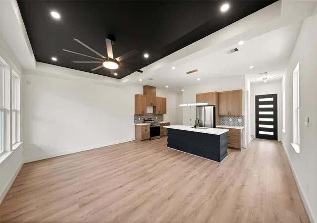 Photo 3 of Multi family home for sale at 307 Quitman St, Houston, TX 77009 | MLS# 58753197 | Listing updated on 2026-09-20