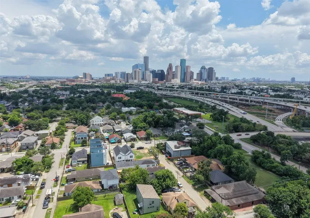 Homes for sale in Houston, TX | 307 Quitman St, Houston, TX 77009 | MLS# 58753197