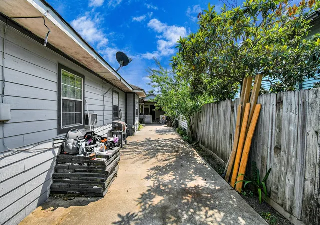 Photo 4 of Single family home for sale at 7908 John St, Houston, TX 77012 | MLS# 82478187 | Listing updated on 2026-09-15