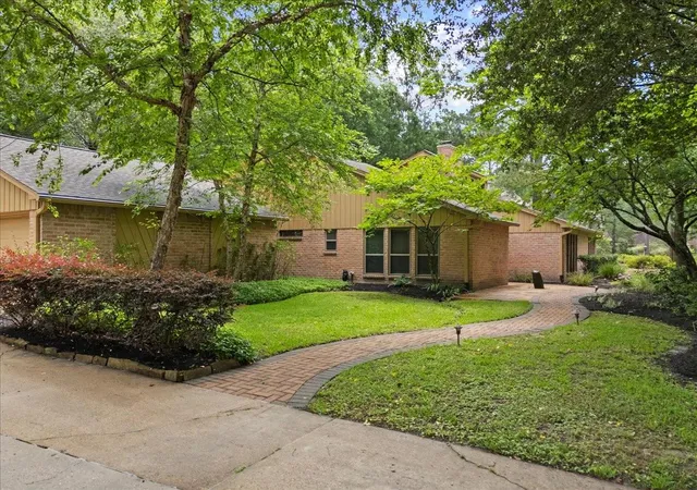 Homes for sale in Houston, TX | 2802 Valley Manor Dr, Houston, TX 77339 | MLS# 27882736