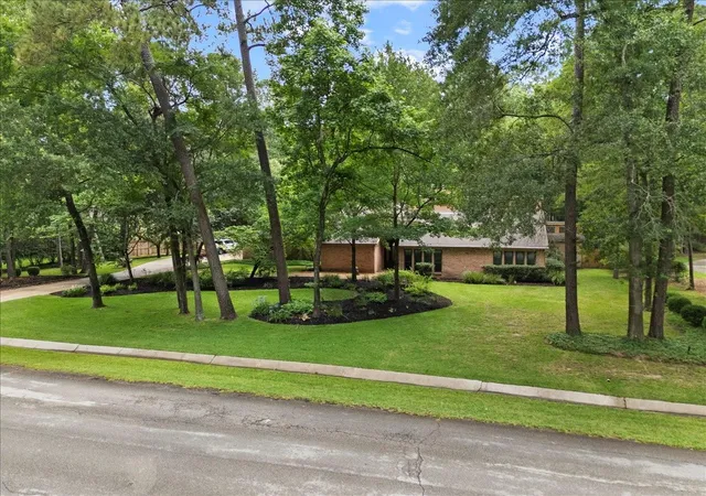 Homes for sale in Houston, TX | 2802 Valley Manor Dr, Houston, TX 77339 | MLS# 27882736