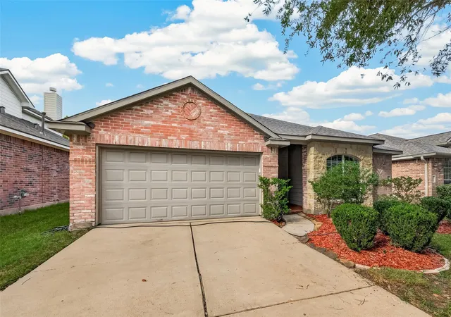 1st image of 13109 Rippling Creek Ln, Pearland, TX 77584 | MLS# 37171511