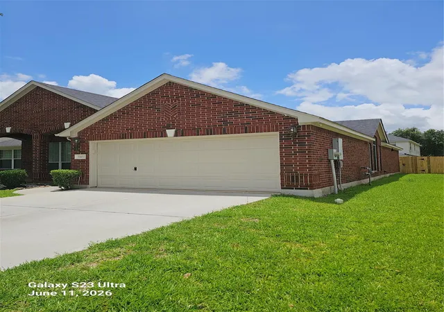 3rd image of 11402 Softbreeze Ct, Pearland, TX 77584 | MLS# 15024154