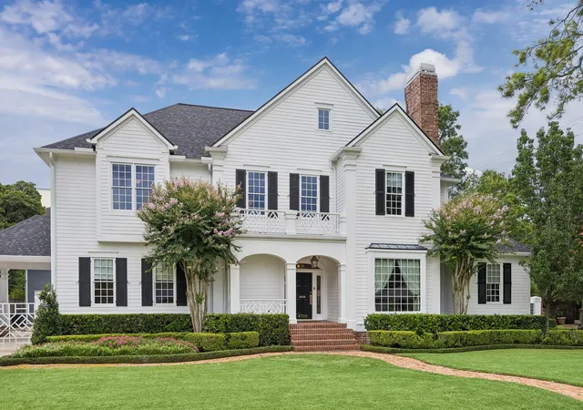 3rd image of 4702 Ivanhoe St, Houston, TX 77027 | MLS# 28633578