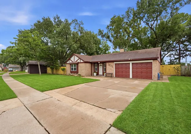 2nd image of 10311 Westray St, Houston, TX 77043 | MLS# 63381891