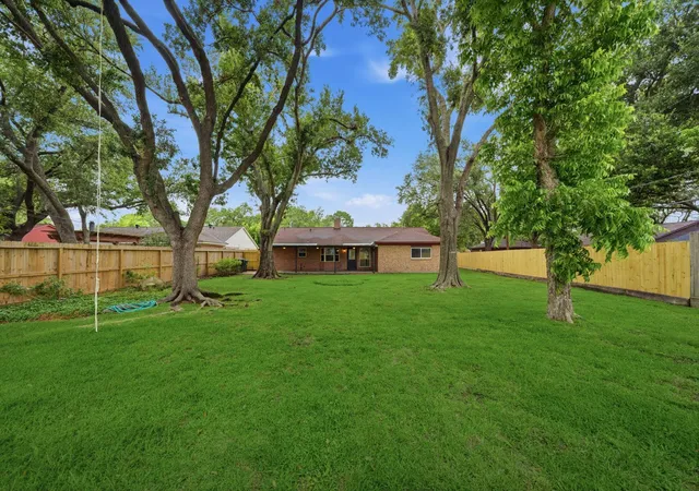 36th image of 10311 Westray St, Houston, TX 77043 | MLS# 63381891