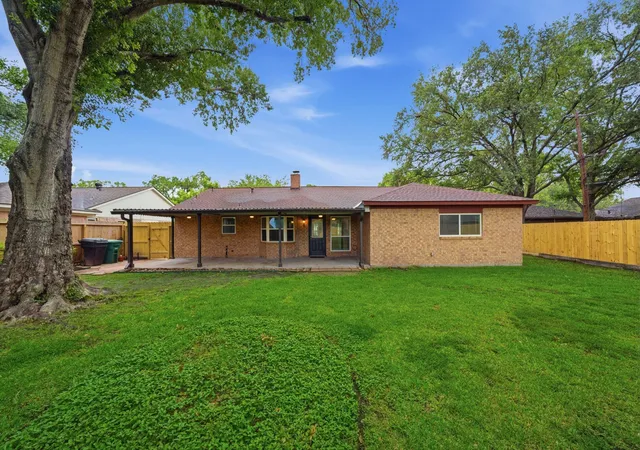 5th image of 10311 Westray St, Houston, TX 77043 | MLS# 63381891