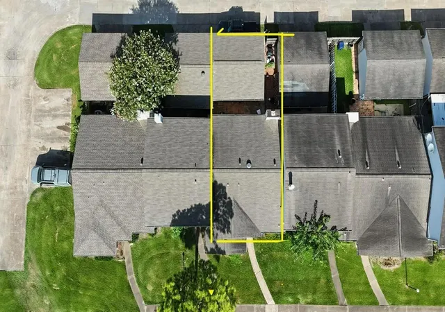 Photo 2 of Townhouse for sale at 6373 S Briar Byp Dr, Houston, TX 77072 | MLS# 53506616 | Listing updated on 2026-09-21