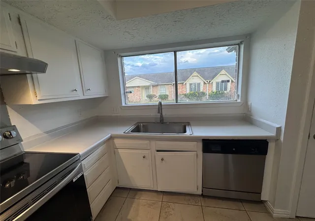 Photo 3 of Townhouse for sale at 6373 S Briar Byp Dr, Houston, TX 77072 | MLS# 53506616 | Listing updated on 2026-09-21