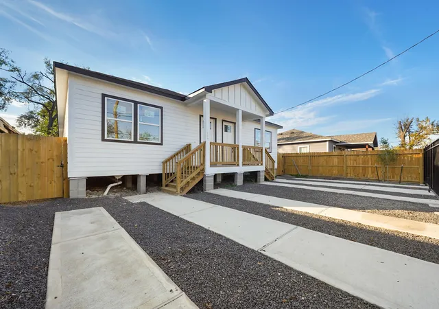 Photo 2 of Multi family home for sale at 3907 Falls St, Houston, TX 77026 | MLS# 91811367 | Listing updated on 2026-07-12