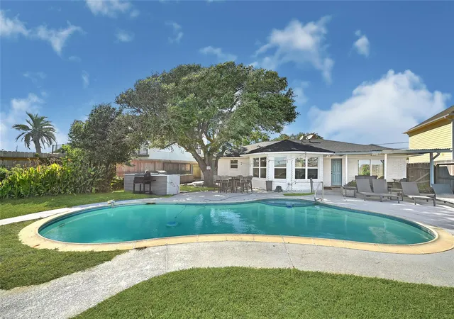 1st image of 8010 Ocean Dr, Beach City, TX 77523 | MLS# 73205337
