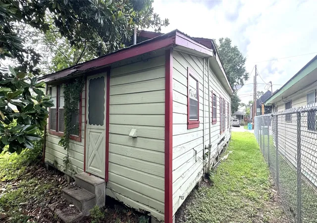 18th image of 1414 E 32nd 1/2 St, Houston, TX 77022 | MLS# 30752616