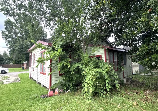 3rd image of 1414 E 32Nd 1/2 St, Houston, TX 77022 | MLS# 30752616