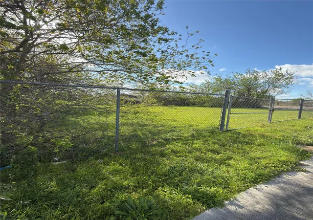 Photo 3 of Land for sale at 0 Cullen, Houston, TX 77021 | MLS# 93085500 | Listing updated on 2026-06-02