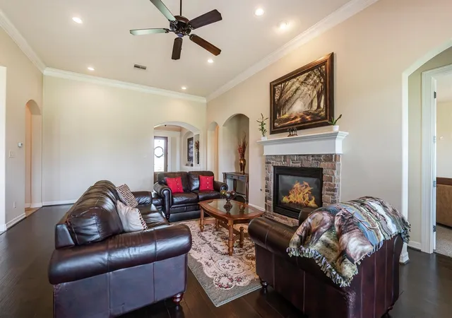 Photo 3 of Single family home for sale at 18955 Harbor Side Blvd, Montgomery, TX 77356 | MLS# 50560466 | Listing updated on 2026-08-30