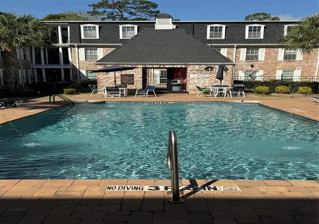 3rd image of 357 N Post Oak Ln #207, Houston, TX 77024 | MLS# 62107521