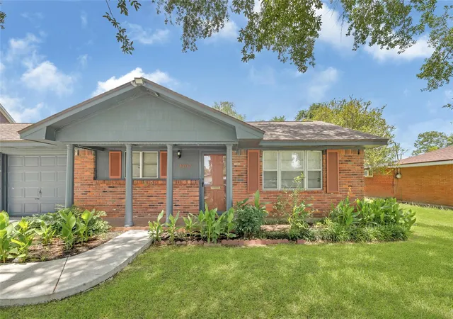 3rd image of 3202 Mckinney Dr, La Marque, TX 77568 | MLS# 38469807