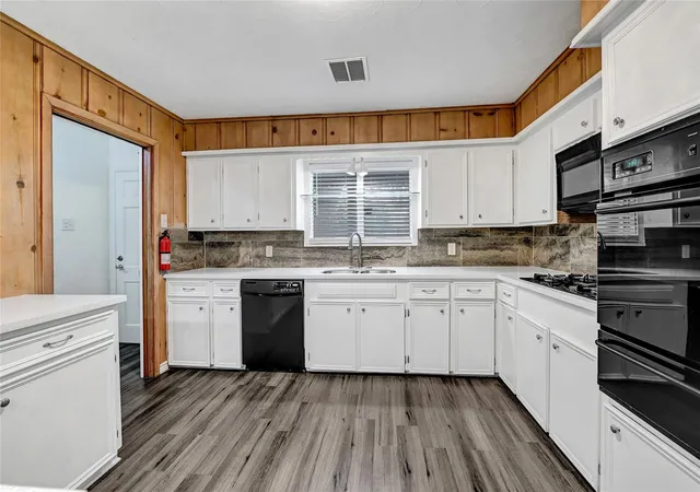 5th image of 3202 Mckinney Dr, La Marque, TX 77568 | MLS# 38469807