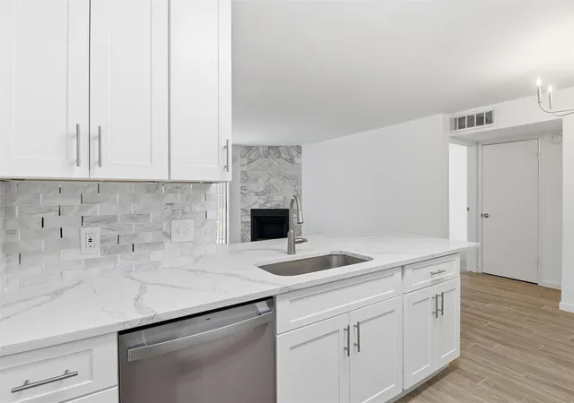 2nd image of 12550 Whittington Dr #403, Houston, TX 77077 | MLS# 72213280