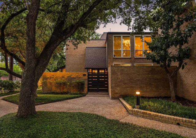 Photo 1 of Sale Pending at 15573 Memorial Dr, Houston, TX 77079 | MLS# 67597446 | Listing updated on 2026-09-09