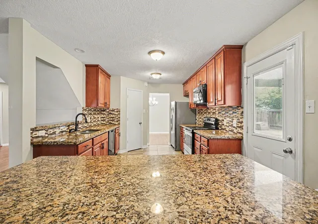 Homes for sale in Dickinson, TX | 2875 Pebble Canyon Ln, Dickinson, TX 77539 | MLS# 75705001