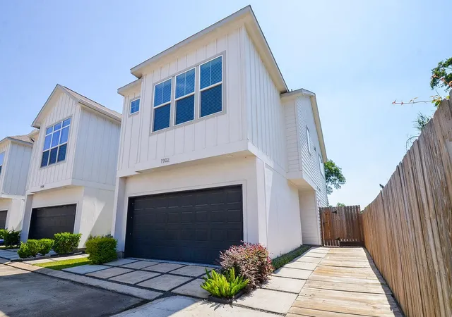 2nd image of 1902 Hollister Spruce Ln, Houston, TX 77080 | MLS# 13268304