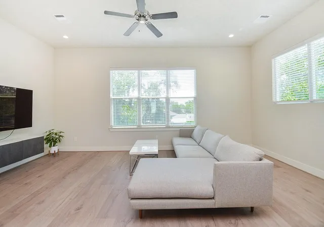 3rd image of 1902 Hollister Spruce Ln, Houston, TX 77080 | MLS# 13268304