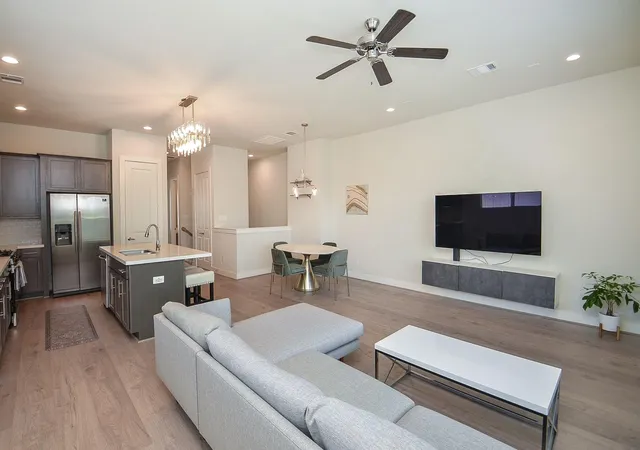 4th image of 1902 Hollister Spruce Ln, Houston, TX 77080 | MLS# 13268304