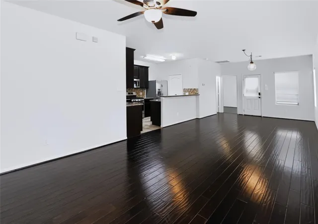 Photo 3 of Single family home for sale at 4918 Vista Village Ln, Houston, TX 77092 | MLS# 5793548 | Listing updated on 2026-09-16
