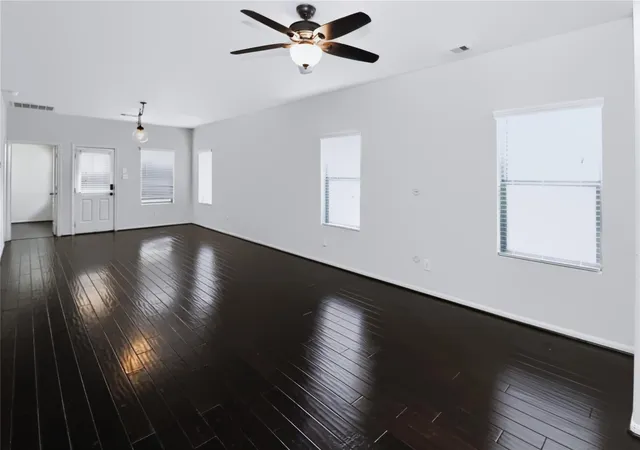 Photo 3 of Single family home for sale at 4918 Vista Village Ln, Houston, TX 77092 | MLS# 5793548 | Listing updated on 2026-09-16