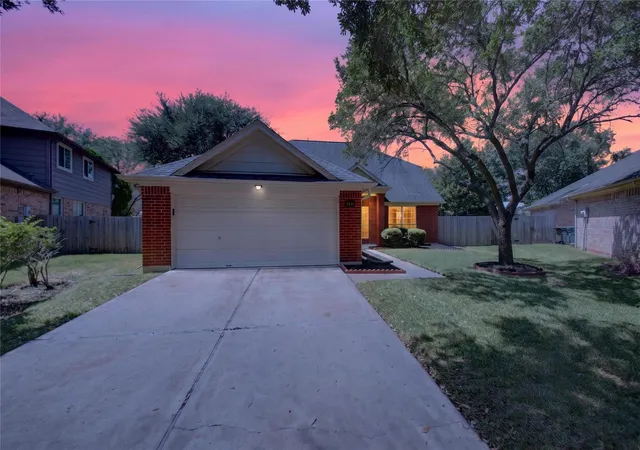 Photo 2 of Sale Pending at 102 Lissa Ln, Sugar Land, TX 77479 | MLS# 81119074 | Listing updated on 2026-09-28